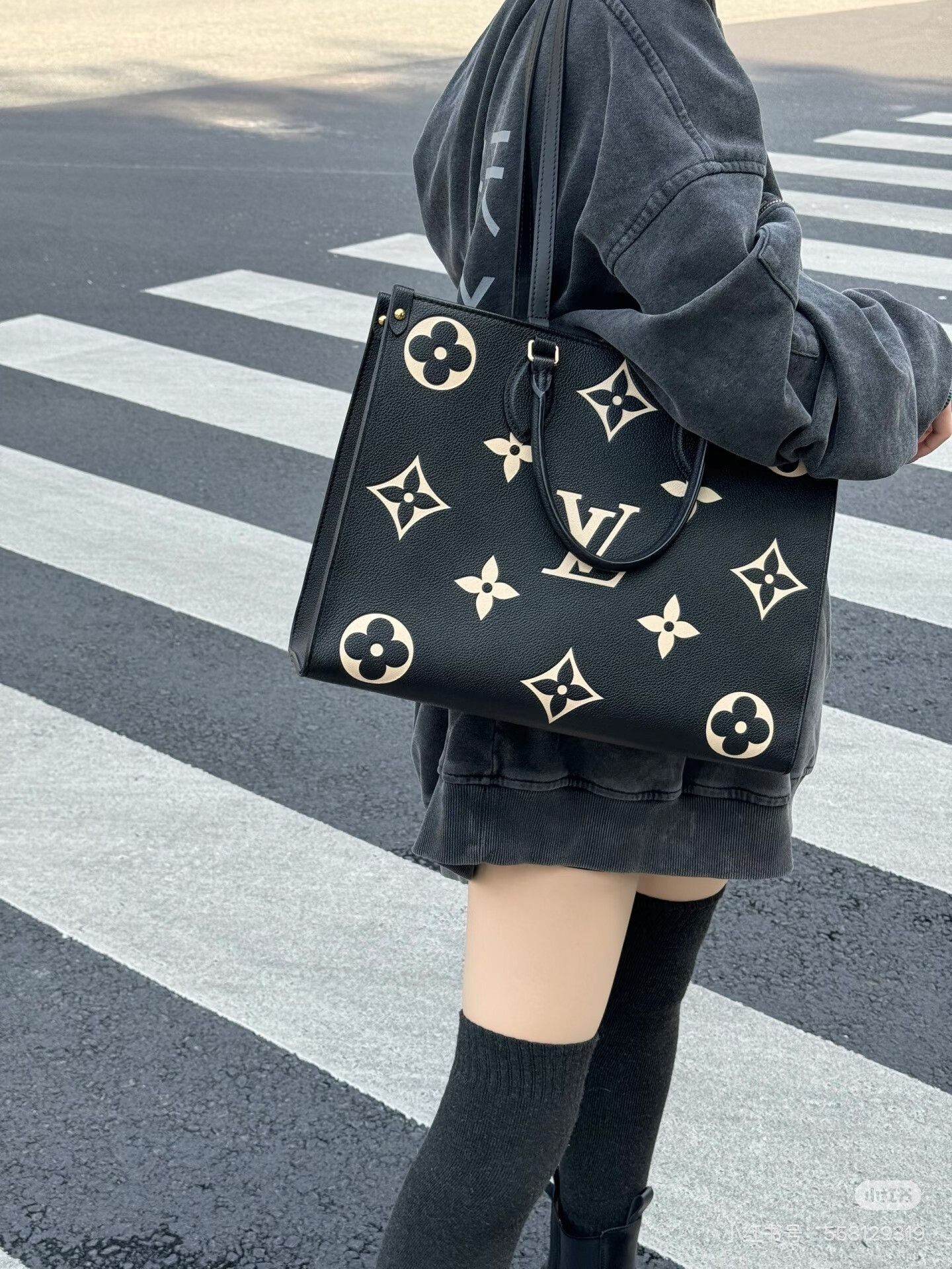 Louis Vuitton Pre-loved Bag Very good condition Size ONE SIZE - 8 Thumbnail