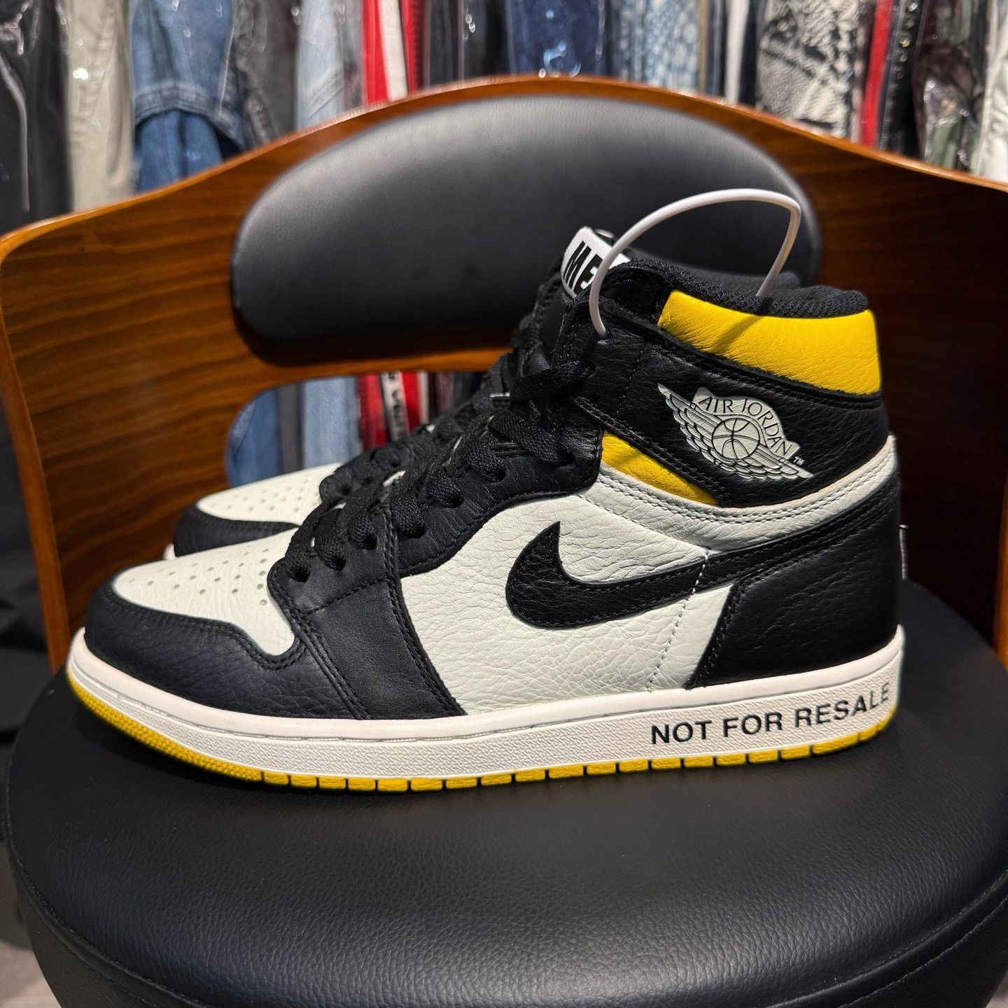 Nike Nike AJ1 Yellow Lowtop Sneakers 43 Men Size US 10 / EU 43 - 6 Thumbnail