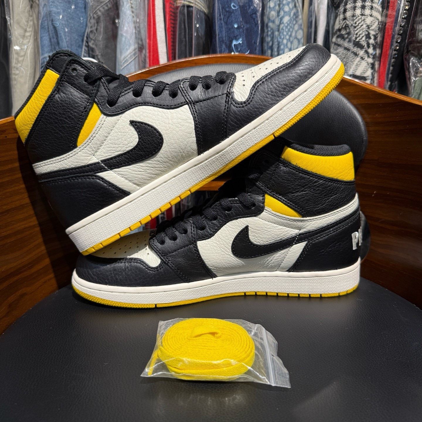 Nike Nike AJ1 Yellow Lowtop Sneakers 43 Men Size US 10 / EU 43 - 7 Thumbnail
