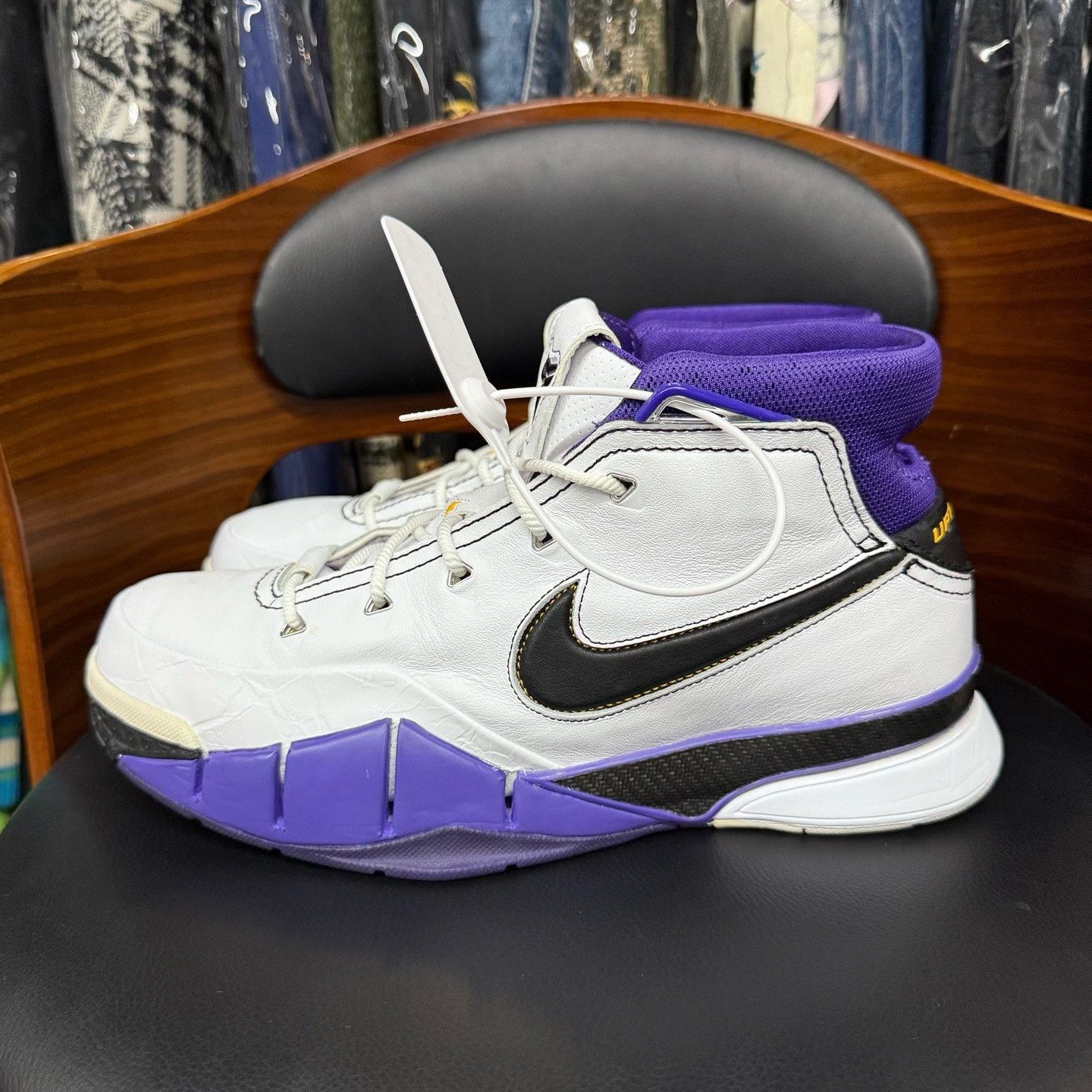 Nike Nike KOBE1 White Lowtop Sneakers 43 Men Size US 10 / EU 43 - 6 Thumbnail