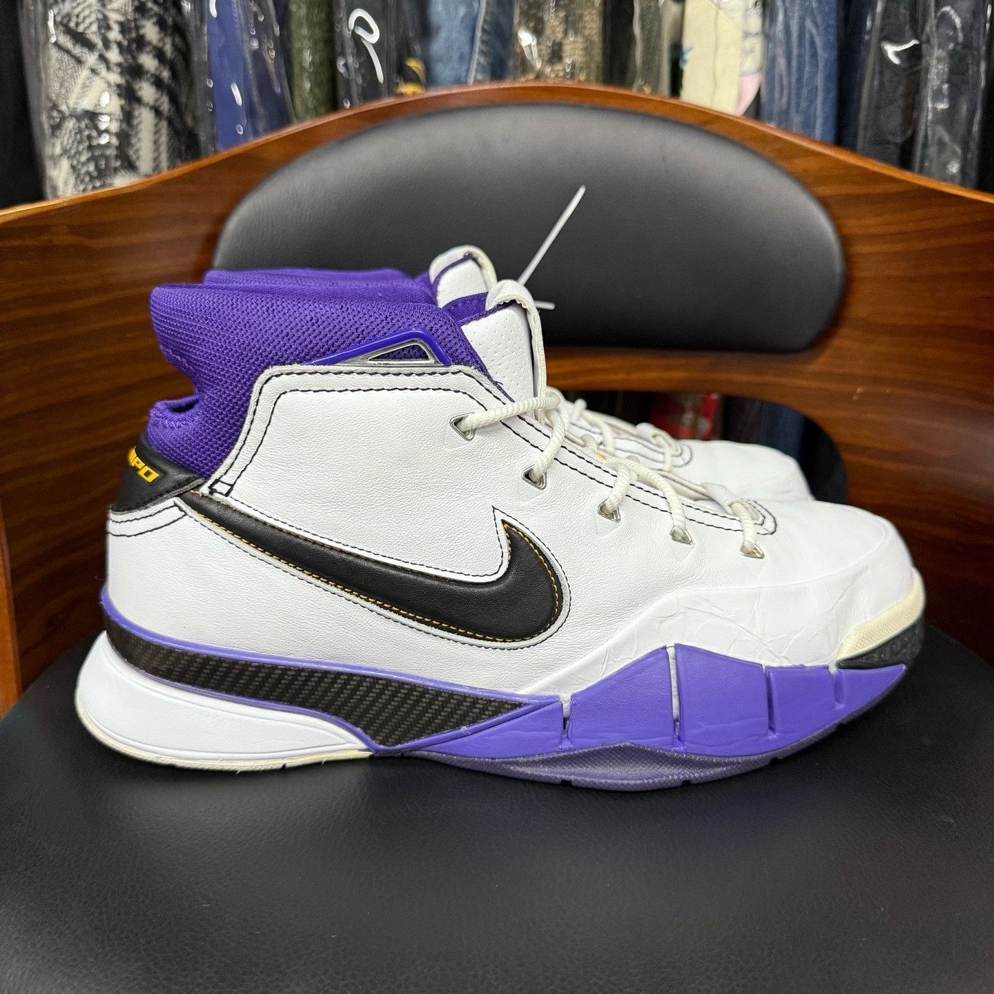 Nike Nike KOBE1 White Lowtop Sneakers 43 Men Size US 10 / EU 43 - 4 Thumbnail
