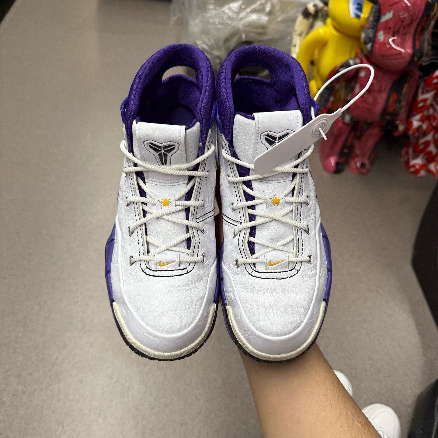 Nike Nike KOBE1 White Lowtop Sneakers 43 Men Size US 10 / EU 43 - 5 Thumbnail