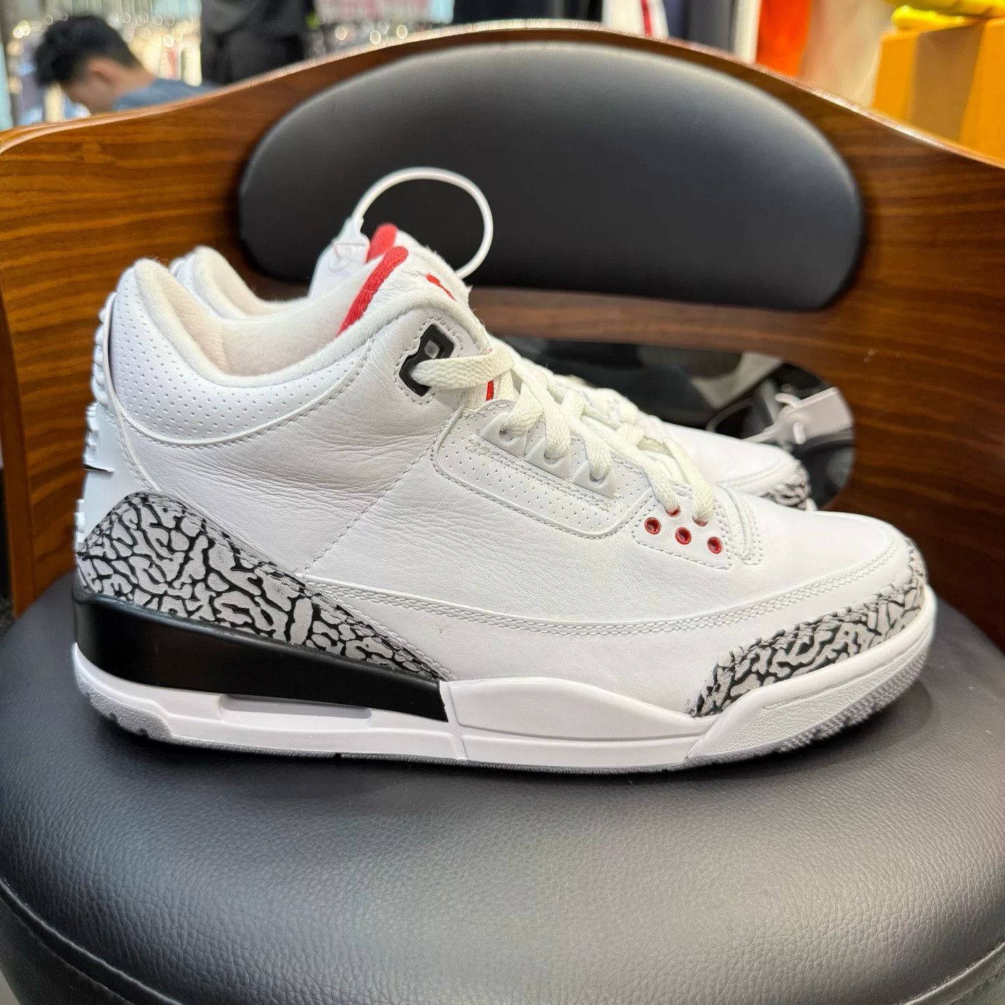 Nike Nike AJ3 White Lowtop Sneakers 41 Men Size US 8.5 / EU 41-42 - 4 Thumbnail