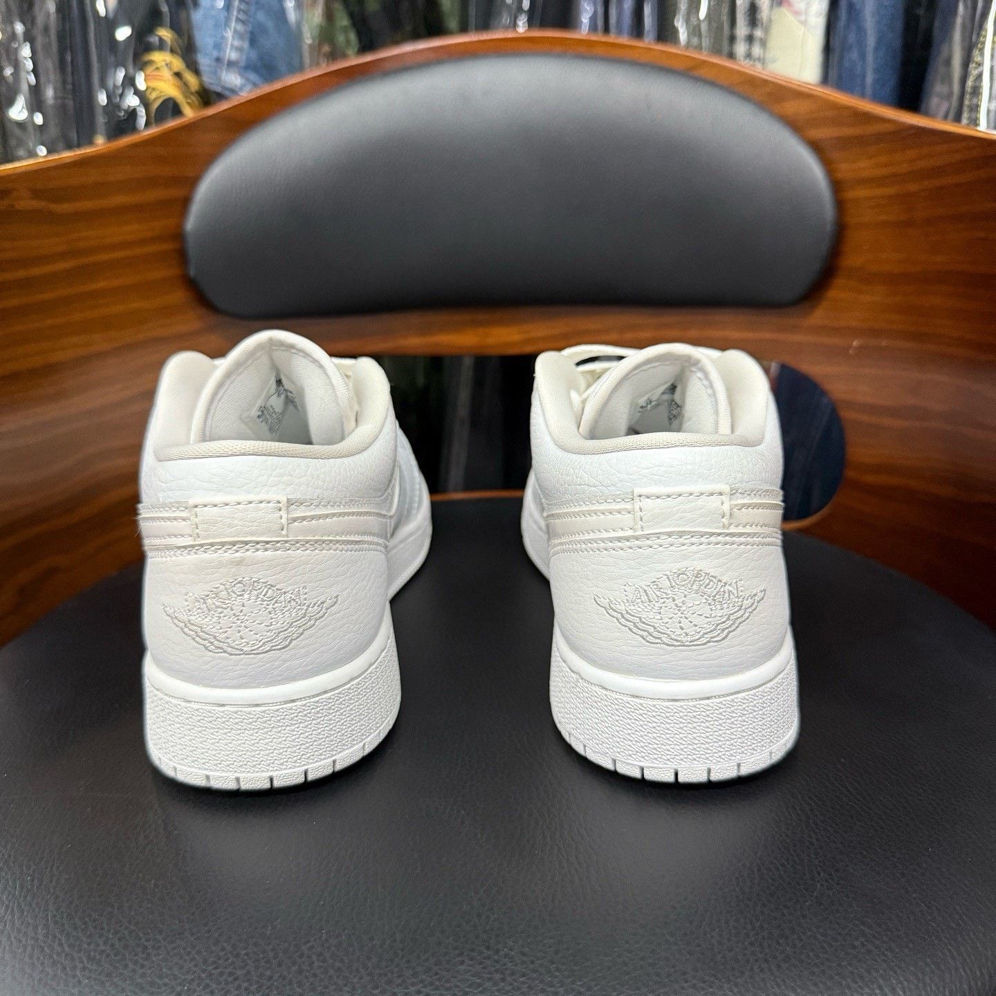 Nike Nike AJ1 White Lowtop Sneakers 39 Men Size US 6.5 / EU 39-40 - 3 Thumbnail