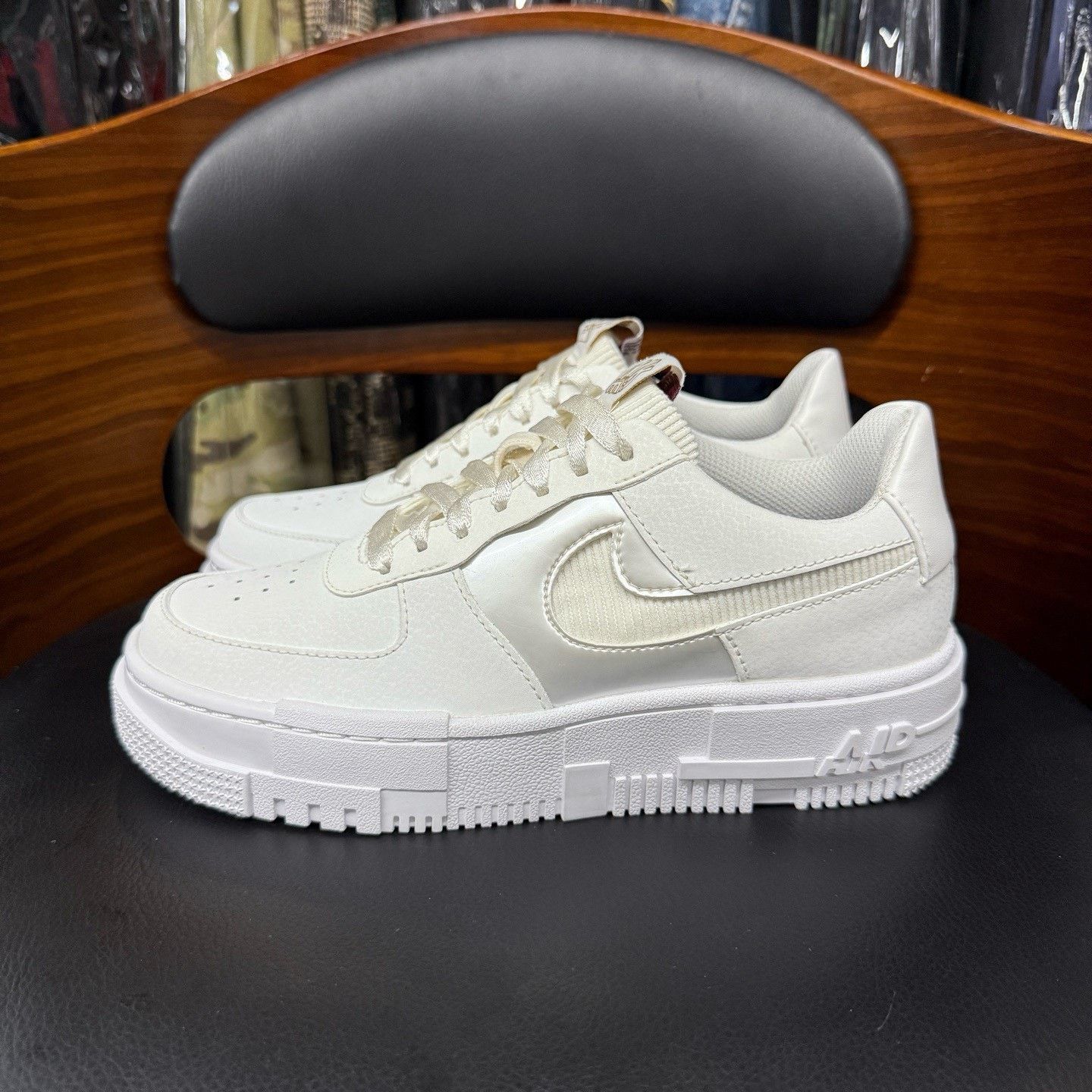 Nike Nike AF1 White Lowtop Sneakers 36 Men Size US 5 / EU 37 - 6 Thumbnail
