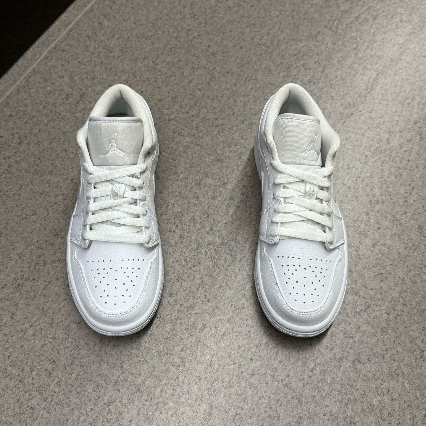 Nike Nike AJ1 White Lowtop Sneakers 40 Men Size US 7.5 / EU 40-41 - 5 Thumbnail