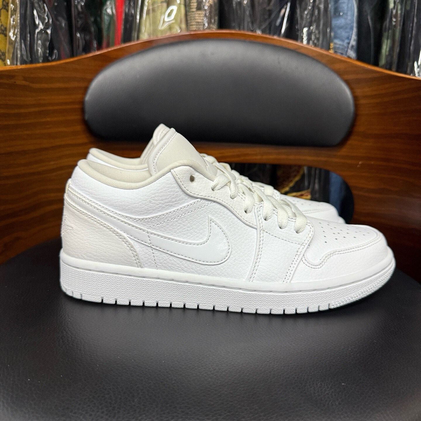 Nike Nike AJ1 White Lowtop Sneakers 40 Men Size US 7.5 / EU 40-41 - 4 Thumbnail