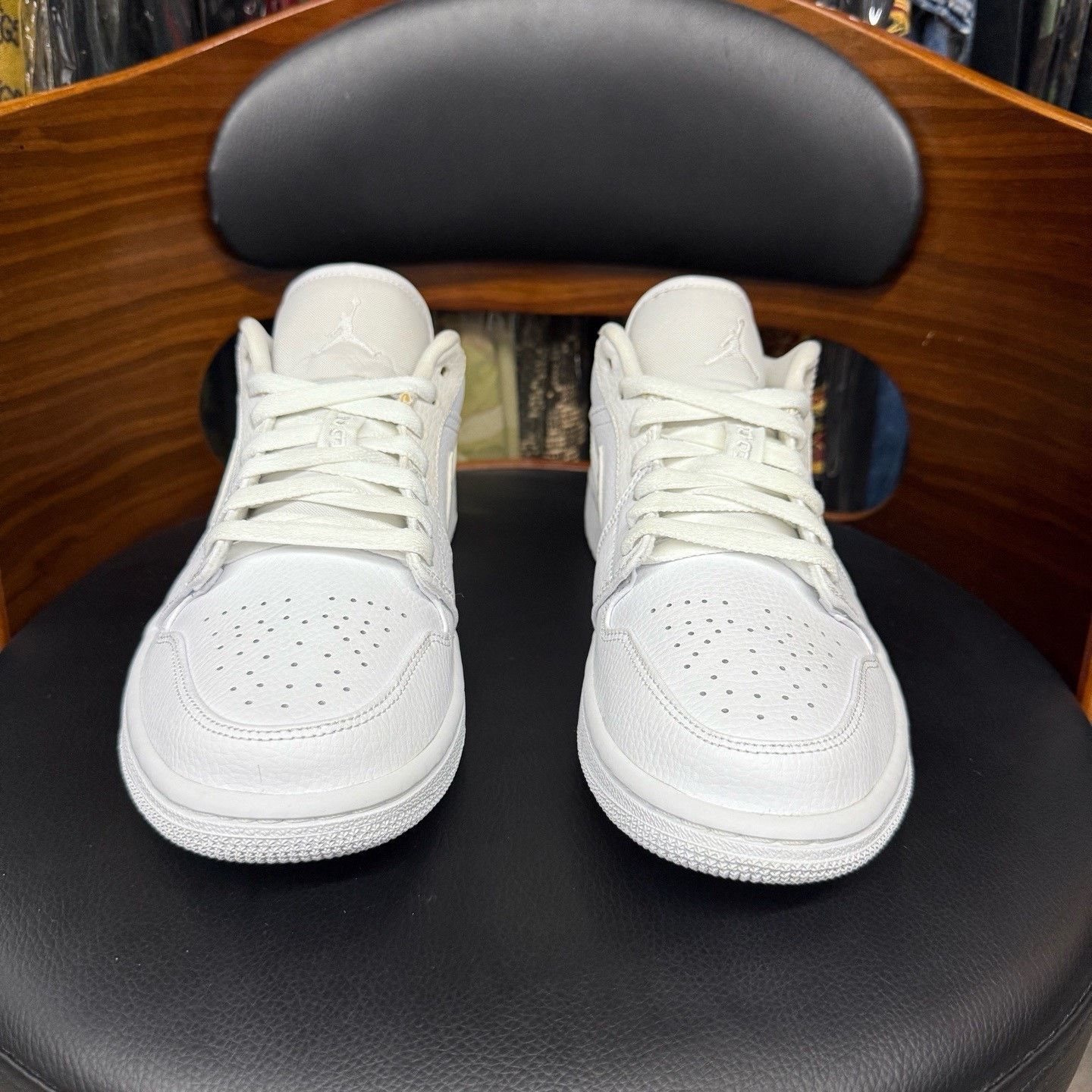 Nike Nike AJ1 White Lowtop Sneakers 40 Men Size US 7.5 / EU 40-41 - 2 Thumbnail