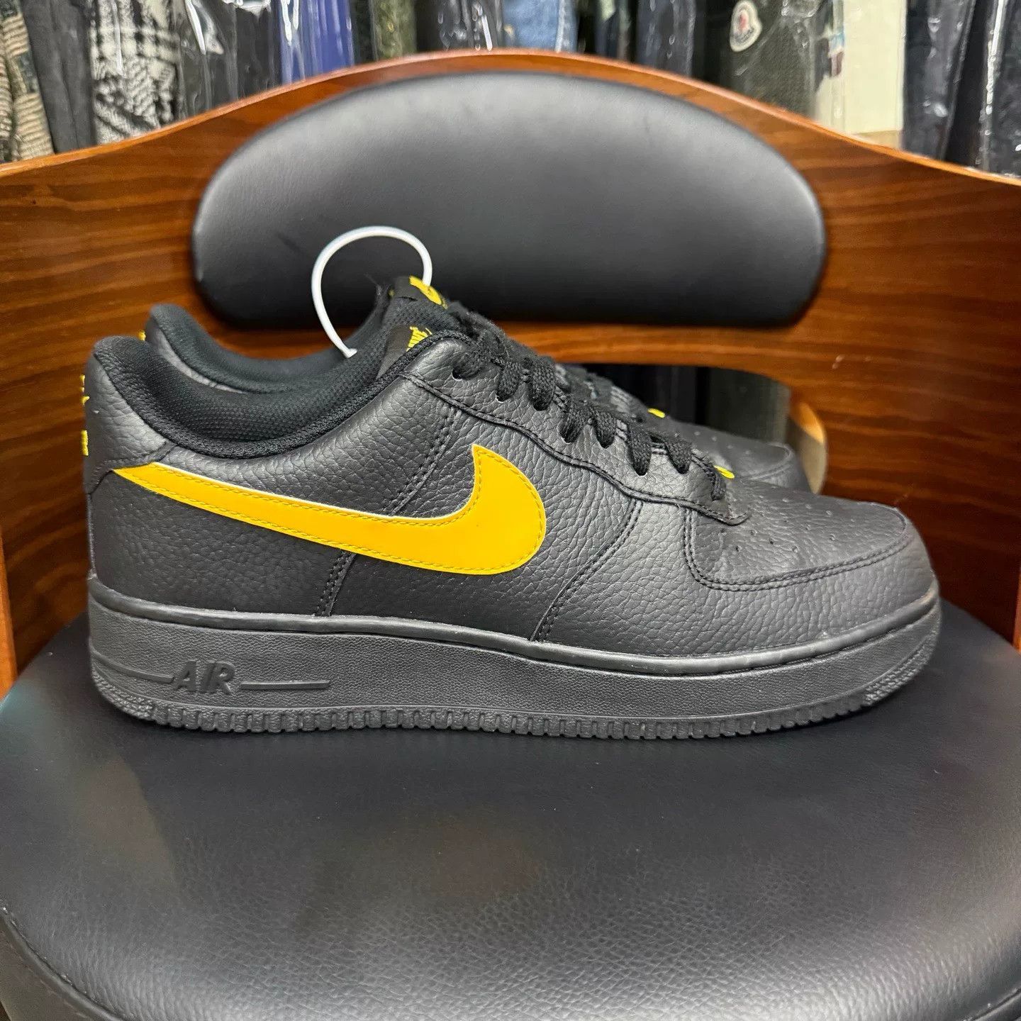 Nike Nike AF1 Limited Yellow Lowtop Sneakers 42 Men Size US 9 / EU 42 - 4 Thumbnail
