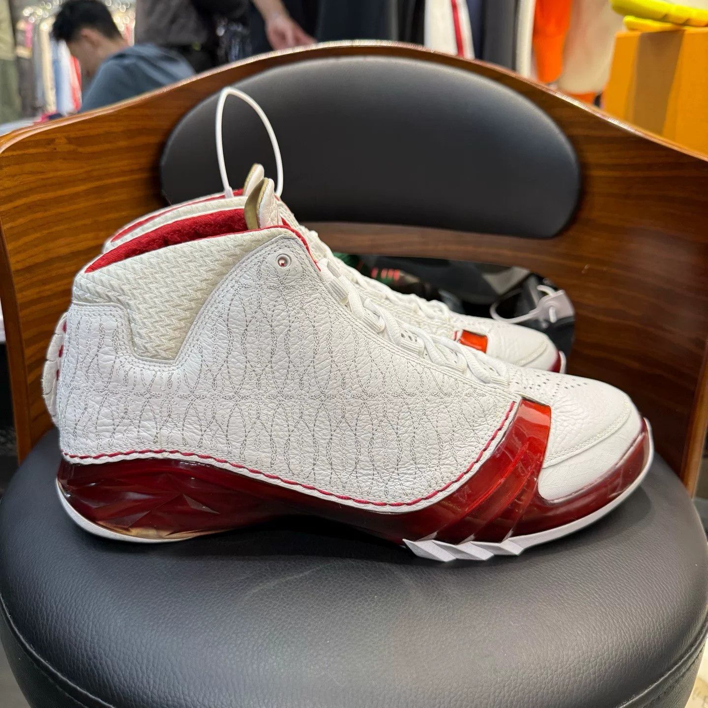 Nike Nike AJ23 Red Lowtop Sneakers 23 Men Size US 10 / EU 43 - 4 Thumbnail
