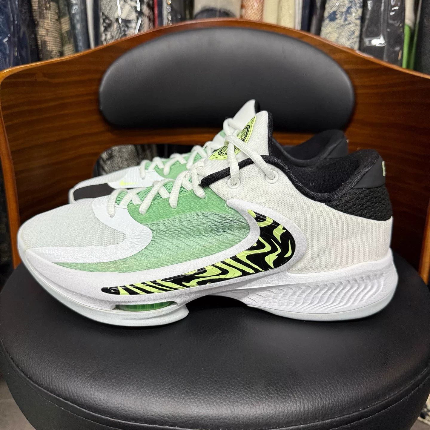 Nike Nike Green Lowtop Sneakers 43 Men Size US 10 / EU 43 - 6 Thumbnail