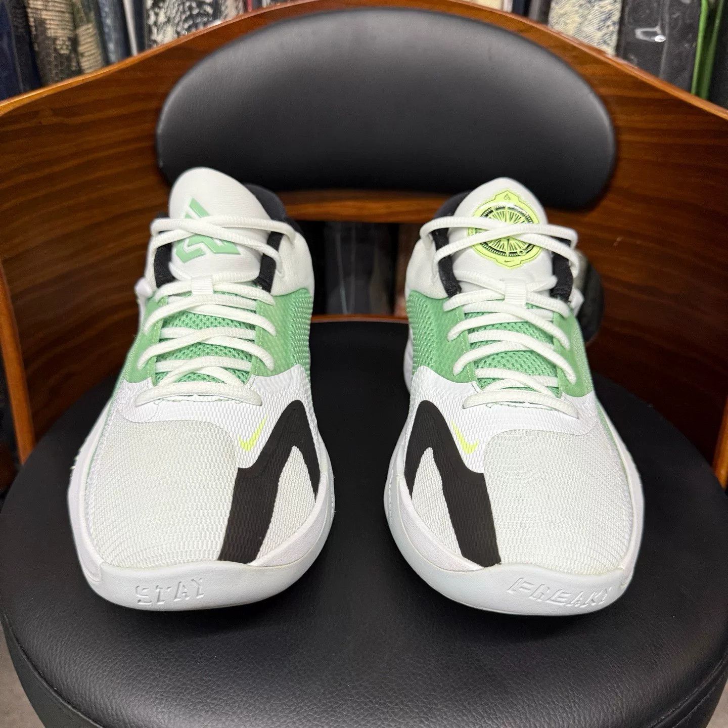 Nike Nike Green Lowtop Sneakers 43 Men Size US 10 / EU 43 - 2 Thumbnail