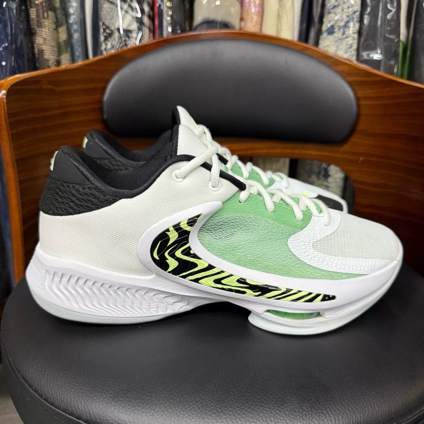 Nike Nike Green Lowtop Sneakers 43 Men Size US 10 / EU 43 - 4 Thumbnail