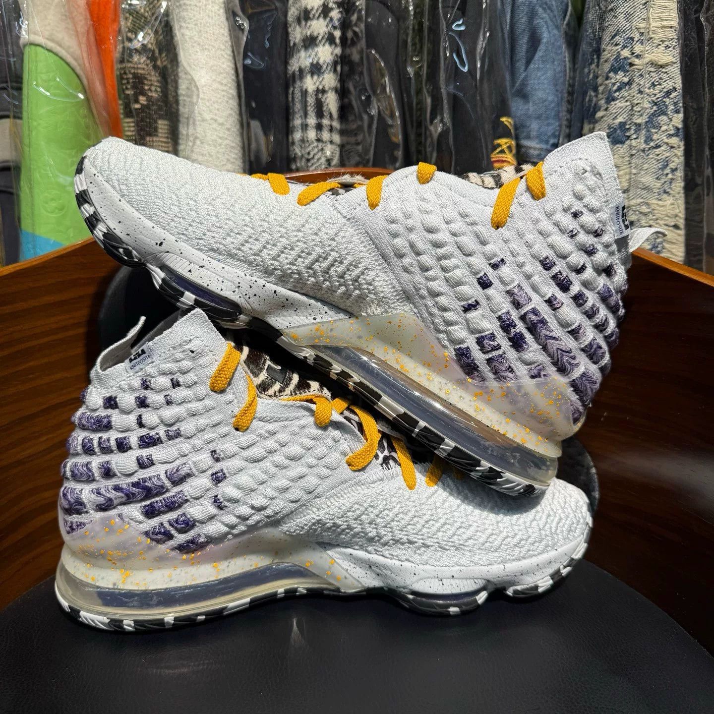 Nike Nike LEBRON17 White Lowtop Sneakers 43 Men Size US 10 / EU 43 - 6 Thumbnail