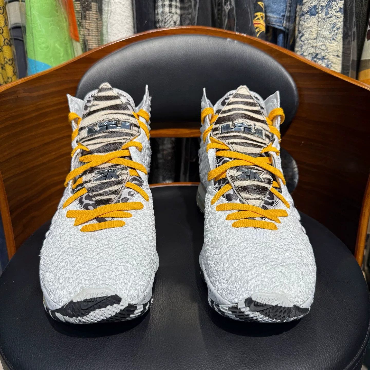 Nike Nike LEBRON17 White Lowtop Sneakers 43 Men Size US 10 / EU 43 - 2 Thumbnail