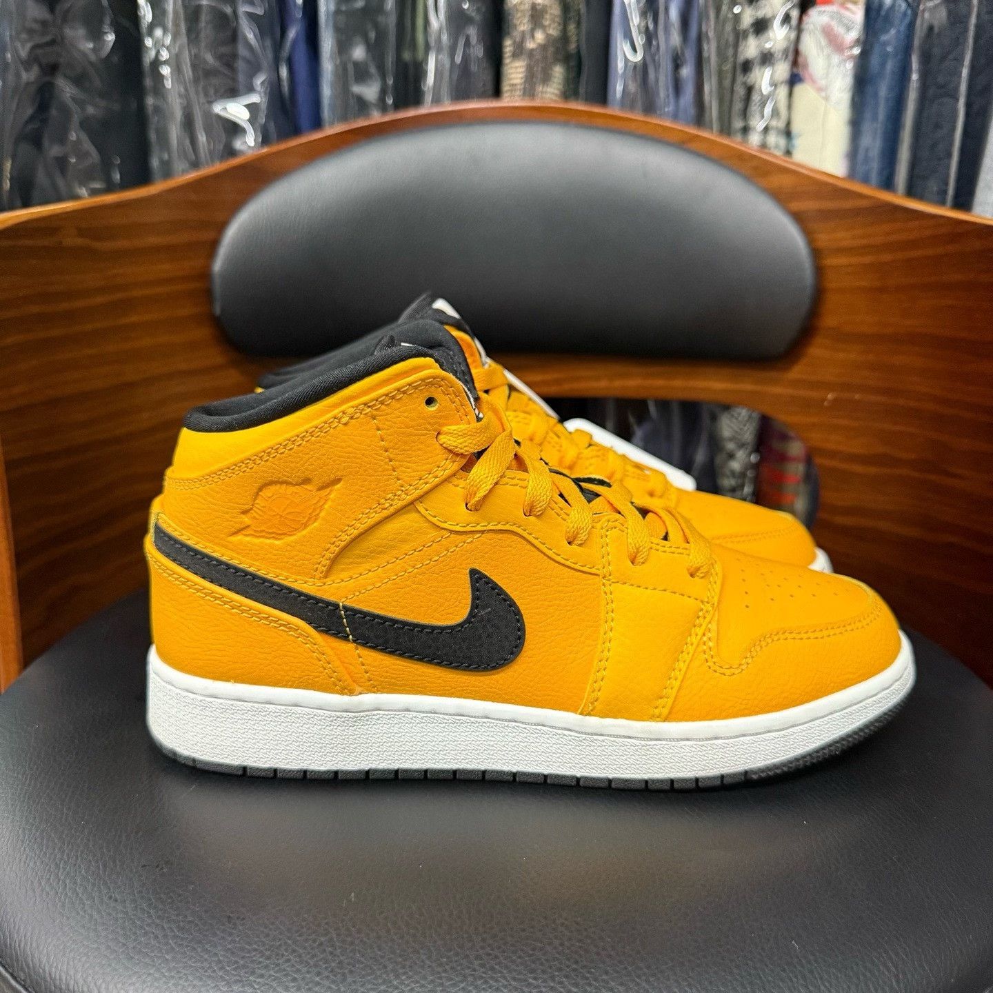 Nike Nike AJ1 Lowtop Sneakers 38 Men Size US 6 / EU 39 - 4 Thumbnail