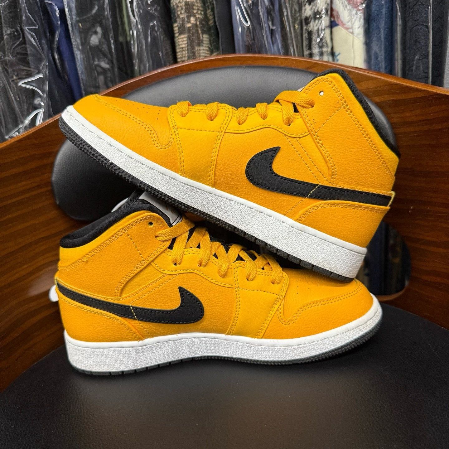 Nike Nike AJ1 Lowtop Sneakers 38 Men Size US 6 / EU 39 - 7 Thumbnail