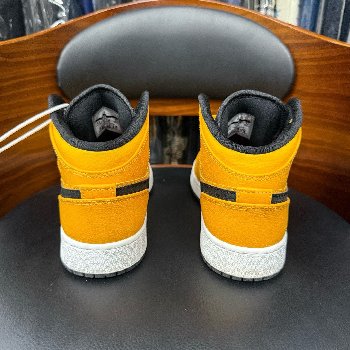 Nike Nike AJ1 Lowtop Sneakers 38 Men Size US 6 / EU 39 - 3 Thumbnail