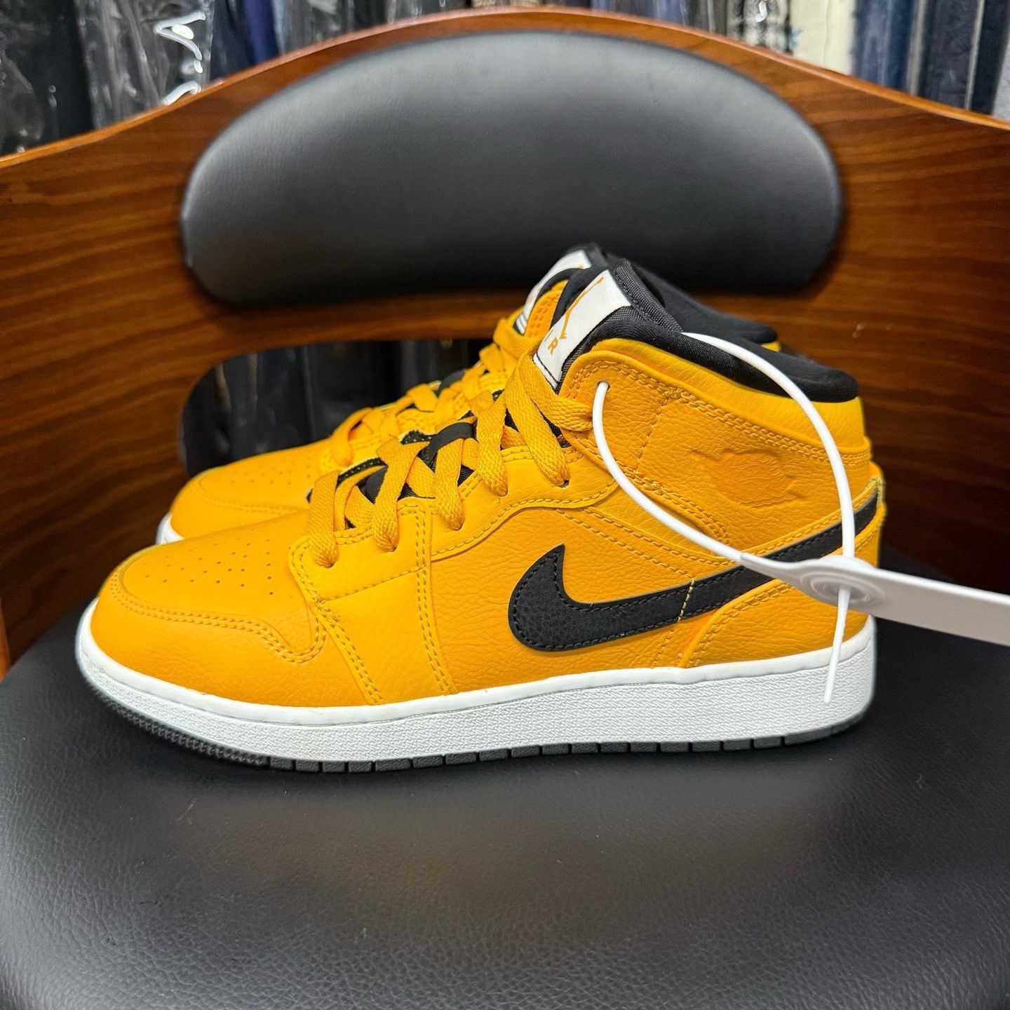 Nike Nike AJ1 Lowtop Sneakers 38 Men Size US 6 / EU 39 - 6 Thumbnail