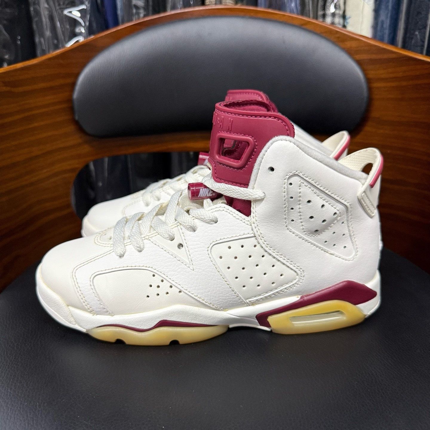 Nike Nike AJ6 Red Lowtop Sneakers 37 Men Size US 5 / EU 37 - 6 Thumbnail