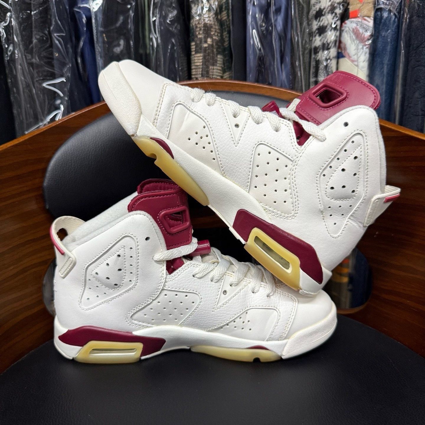 Nike Nike AJ6 Red Lowtop Sneakers 37 Men Size US 5 / EU 37 - 7 Thumbnail