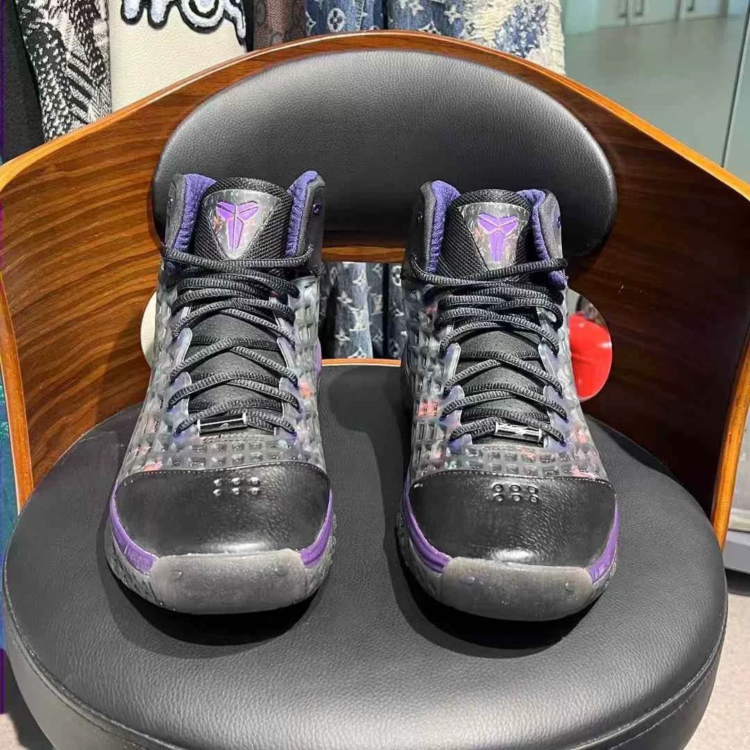 Nike Nike KOBE3 Lowtop Sneakers 46 Men Size US 12 / EU 45 - 2 Thumbnail