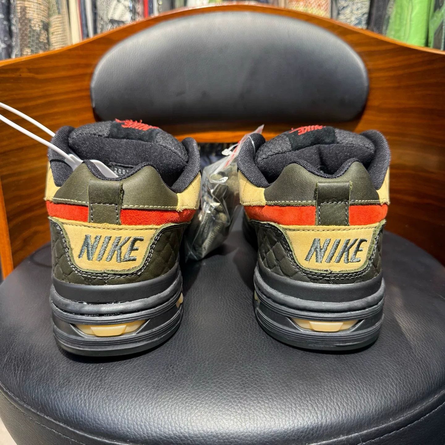 Nike Nike Gold Lowtop Sneakers 43 Men Size US 10 / EU 43 - 2 Thumbnail