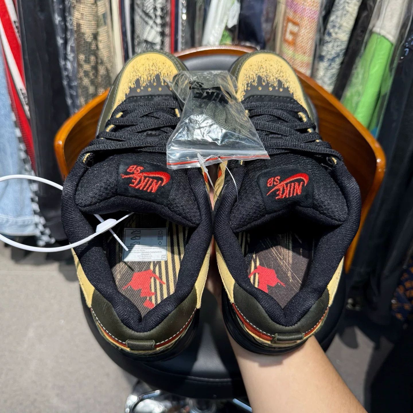 Nike Nike Gold Lowtop Sneakers 43 Men Size US 10 / EU 43 - 4 Thumbnail