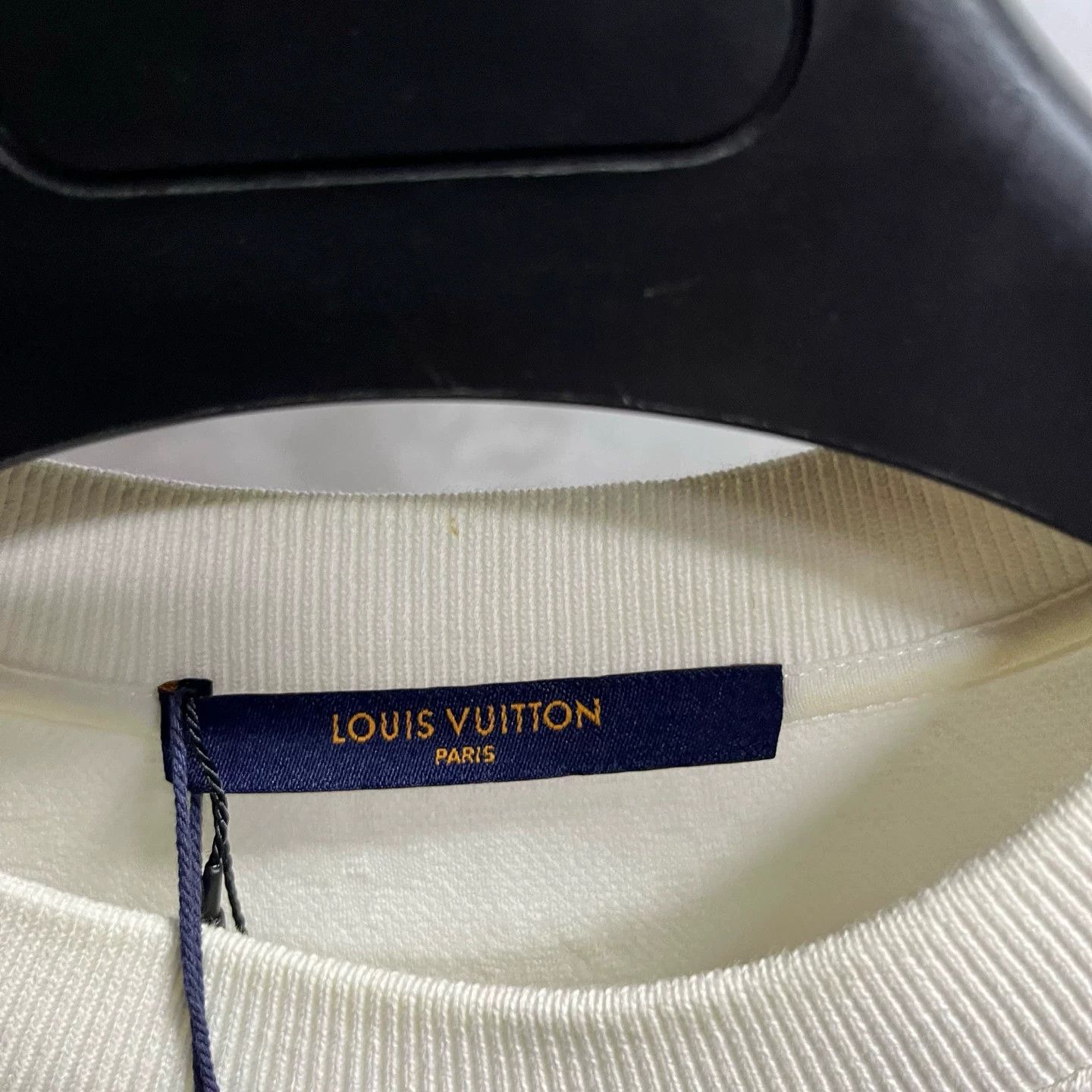 Louis Vuitton Louis Vuitton White T-Shirt XS Women Size XS / US 0-2 / IT 36-38 - 2 Thumbnail