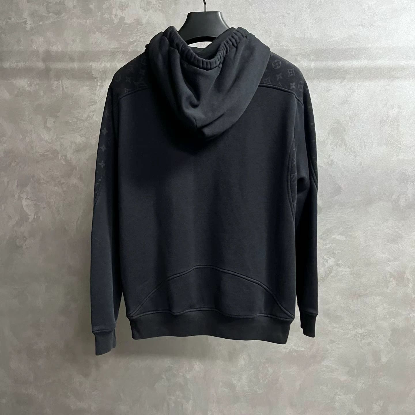 Louis Vuitton Louis Vuitton Printed Black Hoodie M Men Size US M / EU 48-50 / 2 - 5 Thumbnail