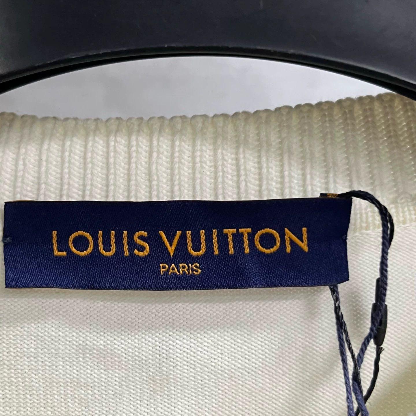 Louis Vuitton Louis Vuitton Embroidered White T-Shirt L Women Size L / US 10 / IT 46 - 2 Thumbnail
