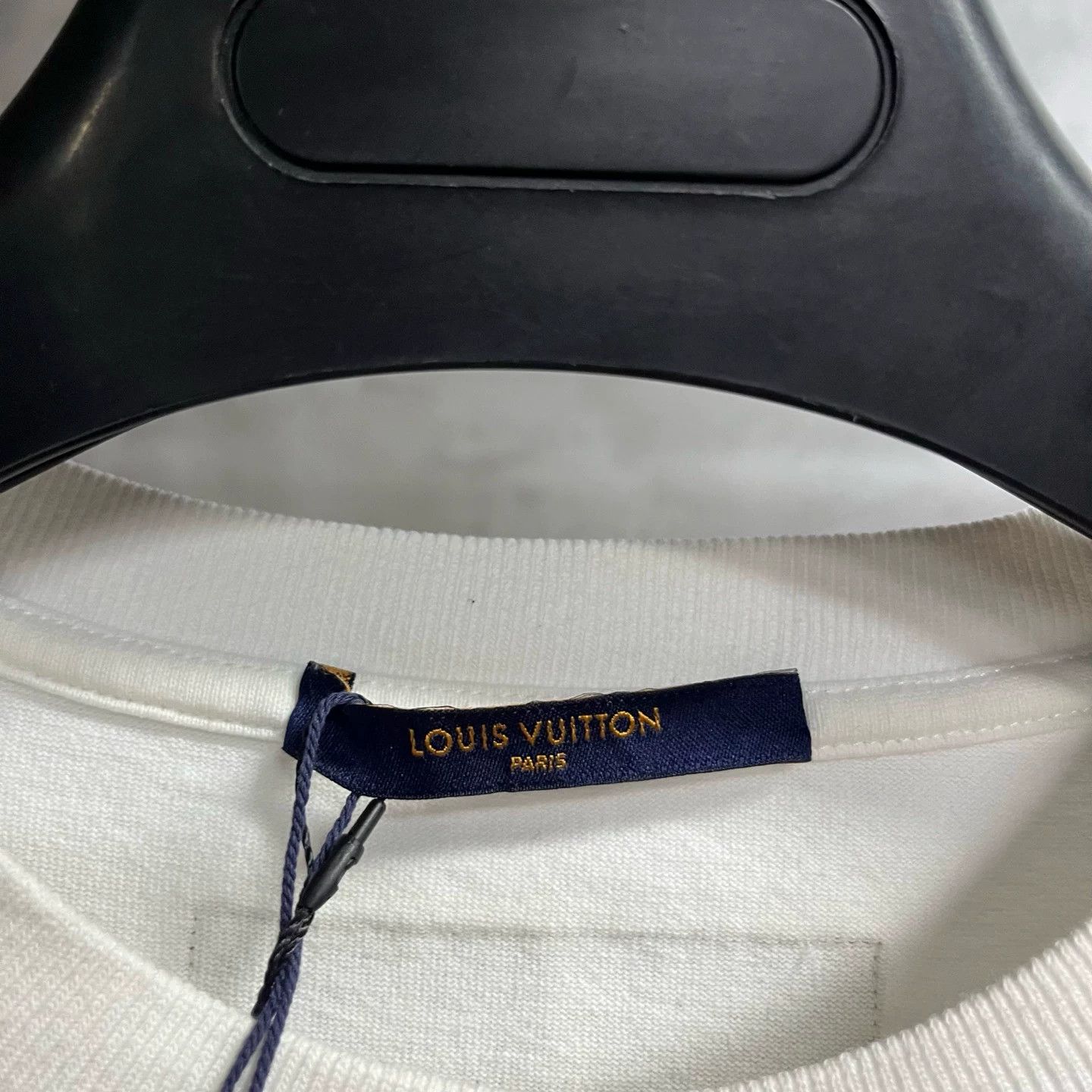 Louis Vuitton Louis Vuitton Embroidered Printed White T-Shirt L Women Size L / US 10 / IT 46 - 2 Thumbnail