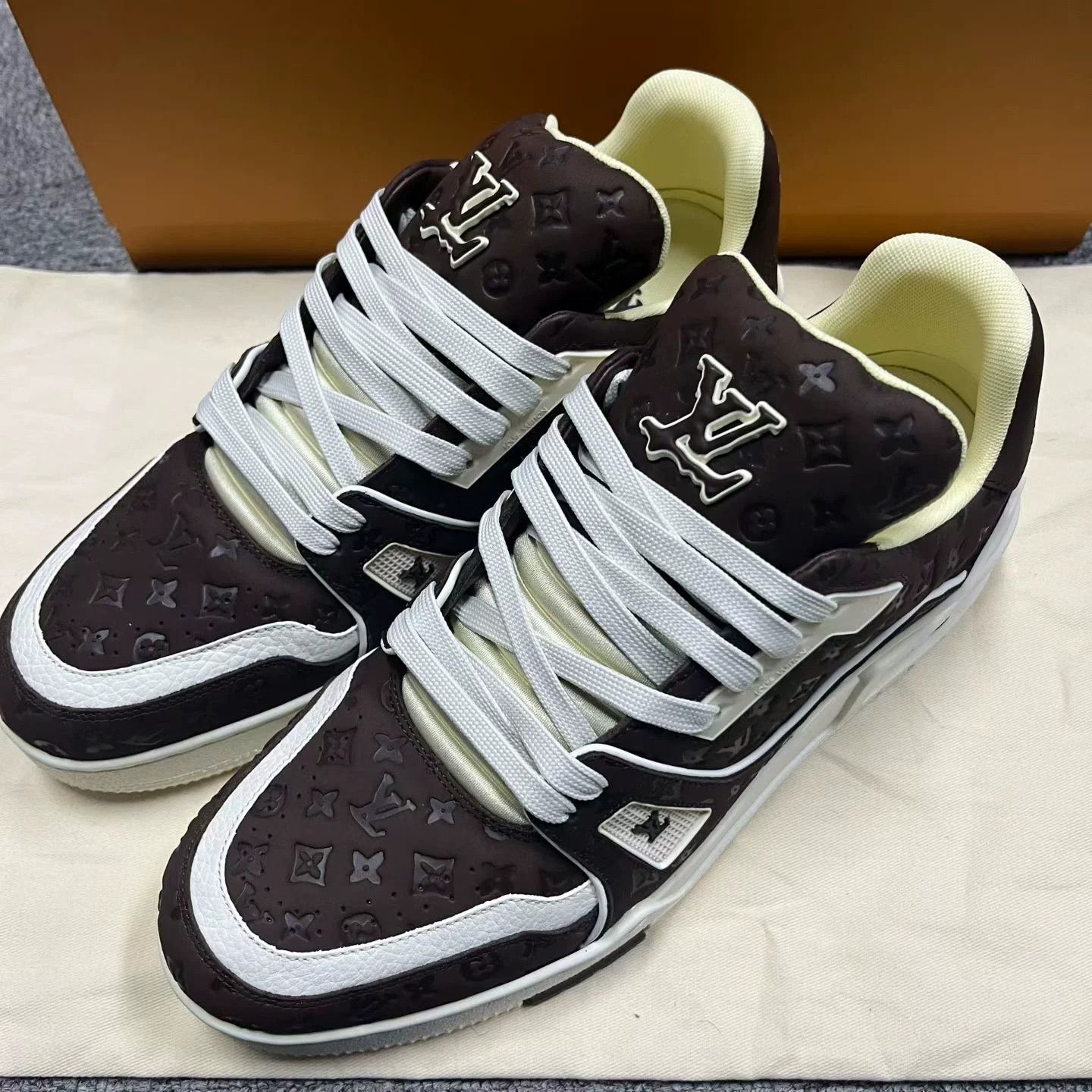 Louis Vuitton Louis Vuitton Brown Lowtop Sneakers 7.5 Women Size US 7.5 / IT 37.5 - 2 Thumbnail