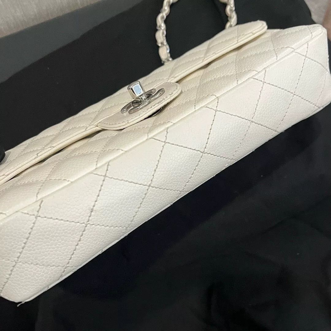Chanel Pre-loved Bag Very good condition Size ONE SIZE - 5 Thumbnail