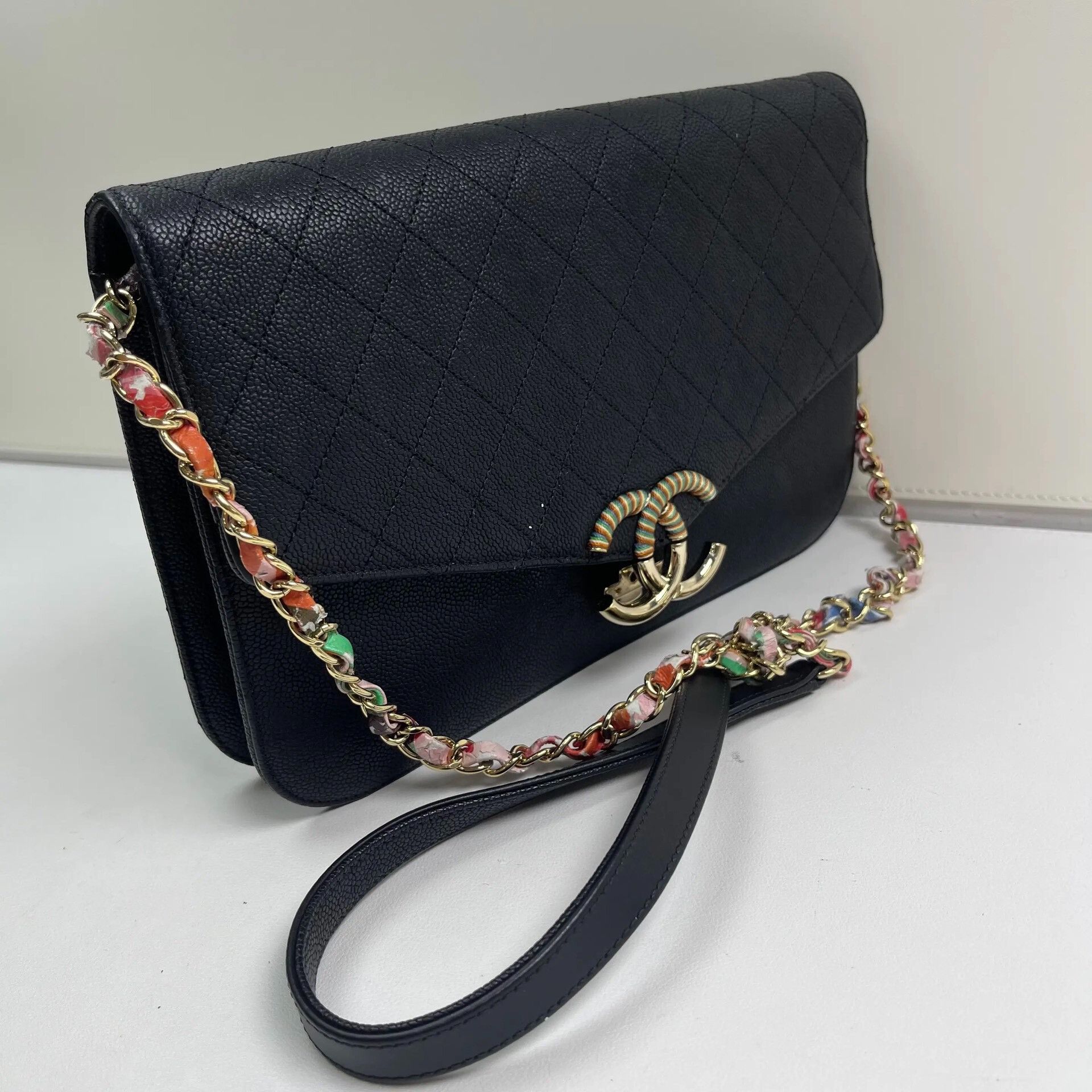 Chanel Pre-loved Bag Very good condition Size ONE SIZE - 2 Thumbnail