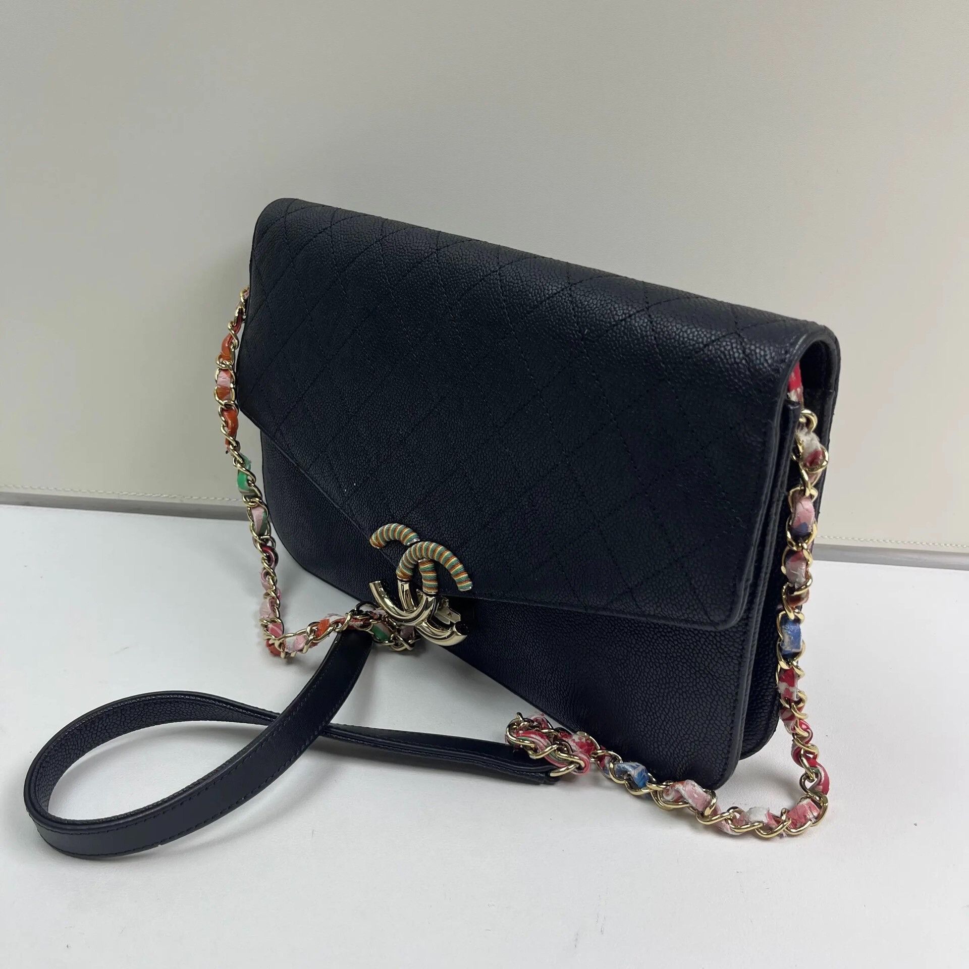 Chanel Pre-loved Bag Very good condition Size ONE SIZE - 3 Thumbnail
