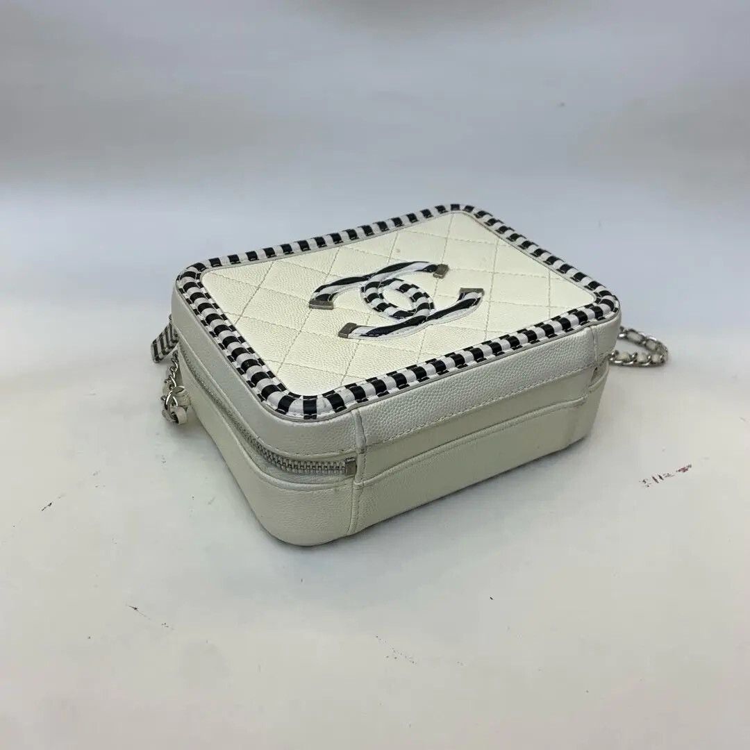Chanel Pre-loved Bag Very good condition Size ONE SIZE - 5 Thumbnail