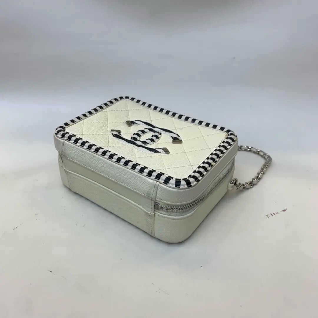 Chanel Pre-loved Bag Very good condition Size ONE SIZE - 4 Thumbnail