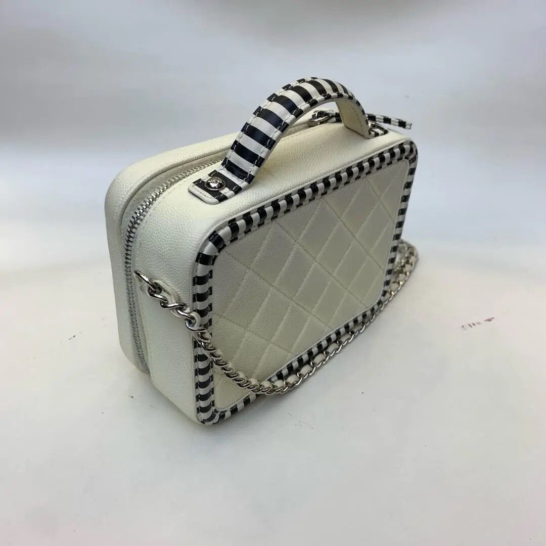 Chanel Pre-loved Bag Very good condition Size ONE SIZE - 2 Thumbnail