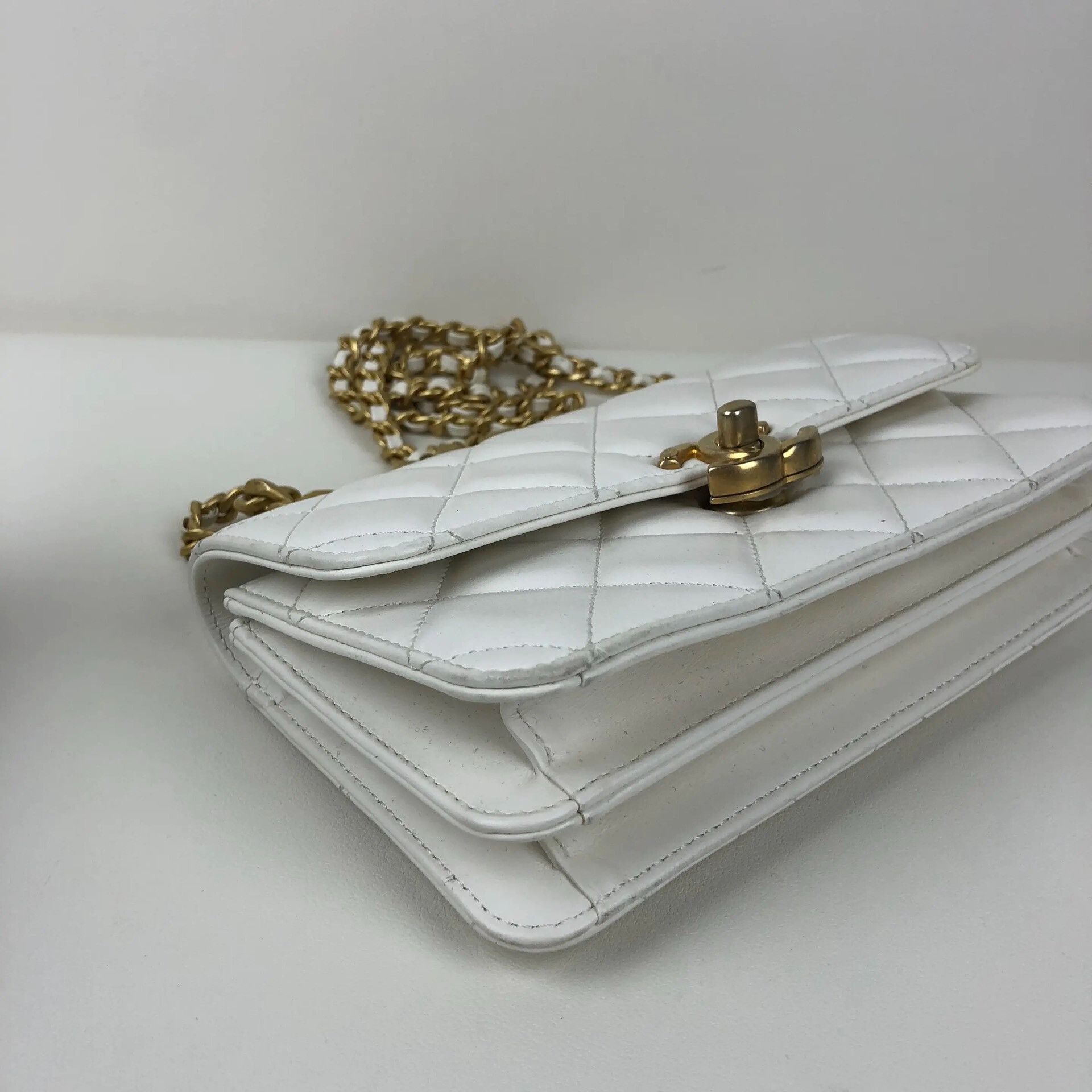 Chanel Pre-loved Bag Very good condition Size ONE SIZE - 6 Thumbnail
