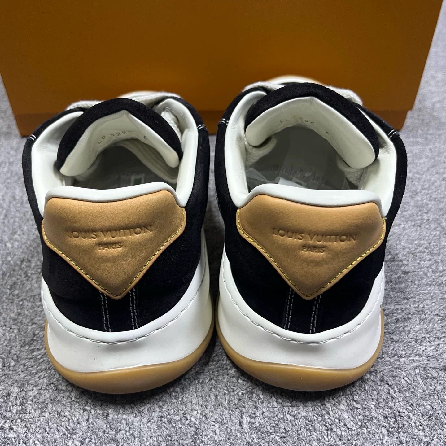Louis Vuitton Louis Vuitton Leather Black Lowtop Sneakers 6 Women Size US 6 / IT 36 - 4 Thumbnail