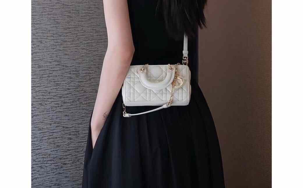 Dior Pre-loved Bag Very good condition Size ONE SIZE - 4 Thumbnail