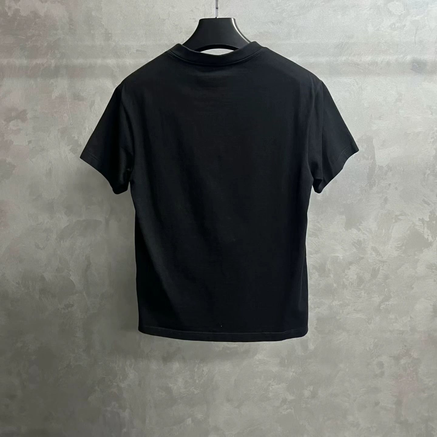 Louis Vuitton Louis Vuitton Printed Black T-Shirt S Women Size S / US 4 / IT 40 - 5 Thumbnail