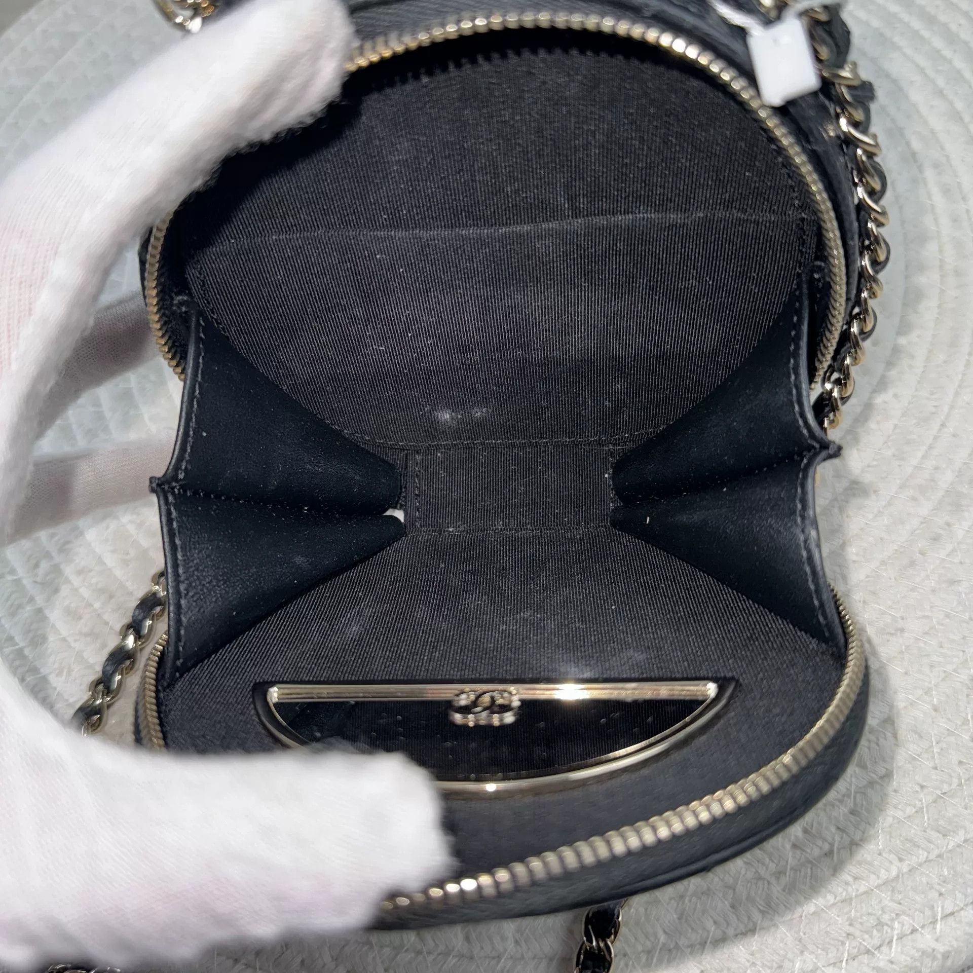 Chanel Pre-loved Bag Very good condition Size ONE SIZE - 8 Thumbnail