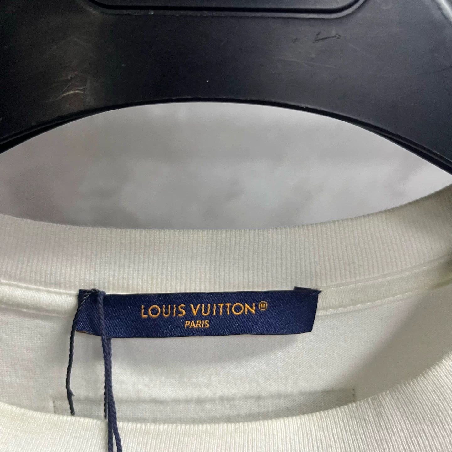 Louis Vuitton Louis Vuitton Printed Graphic White T-Shirt L Women Size L / US 10 / IT 46 - 2 Thumbnail