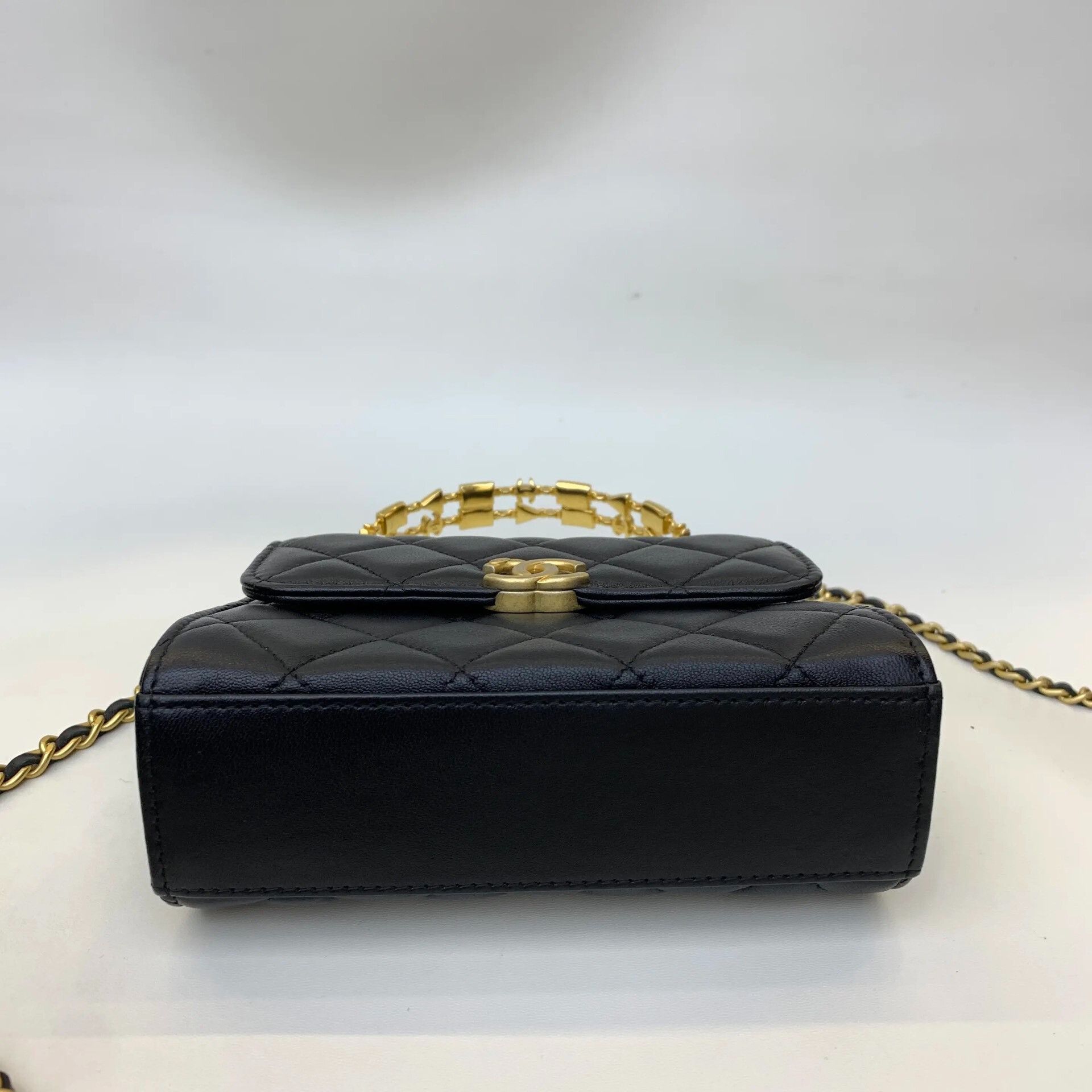 Chanel Pre-loved Bag Very good condition Size ONE SIZE - 5 Thumbnail