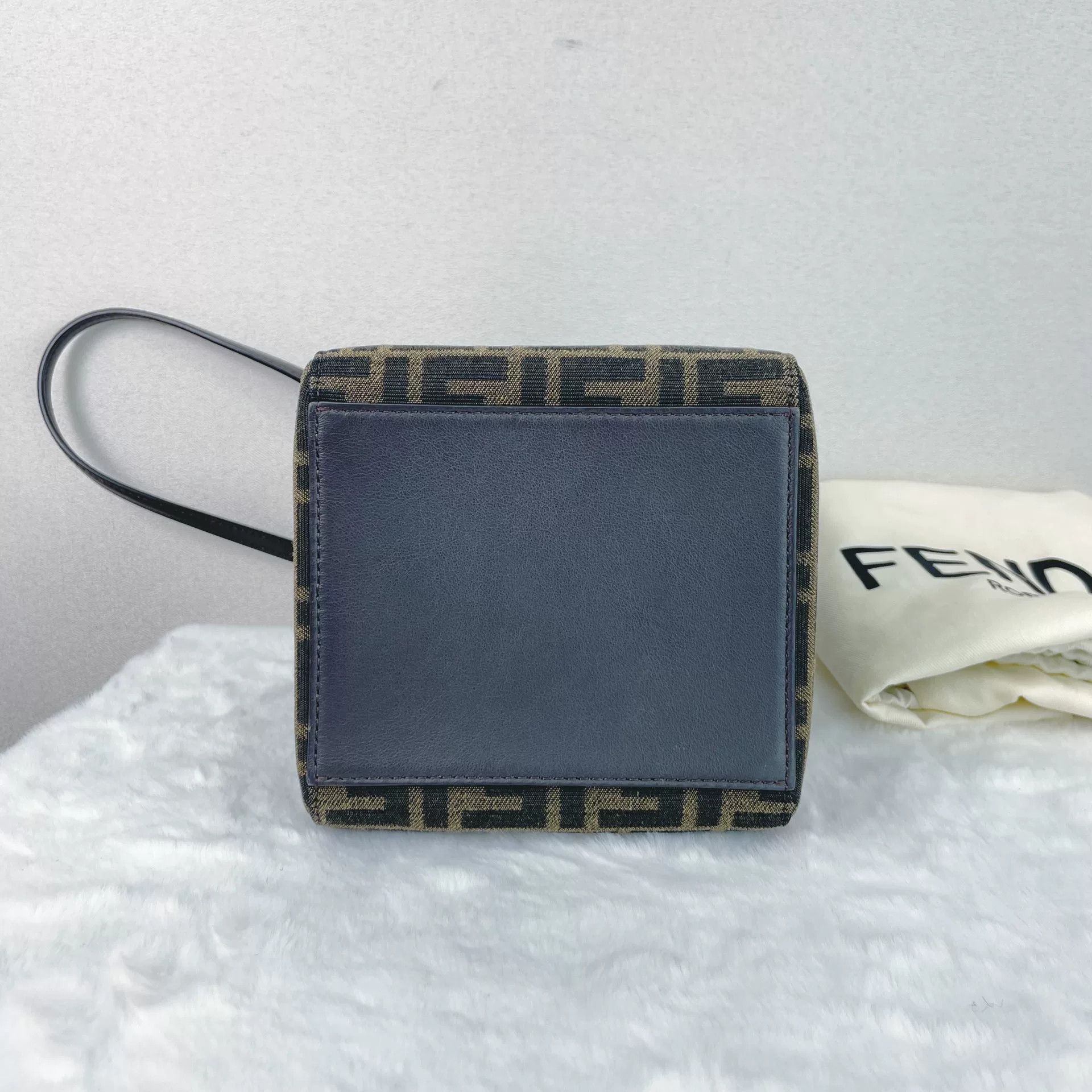 Fendi Pre-loved Bag Very good condition Size ONE SIZE - 4 Thumbnail
