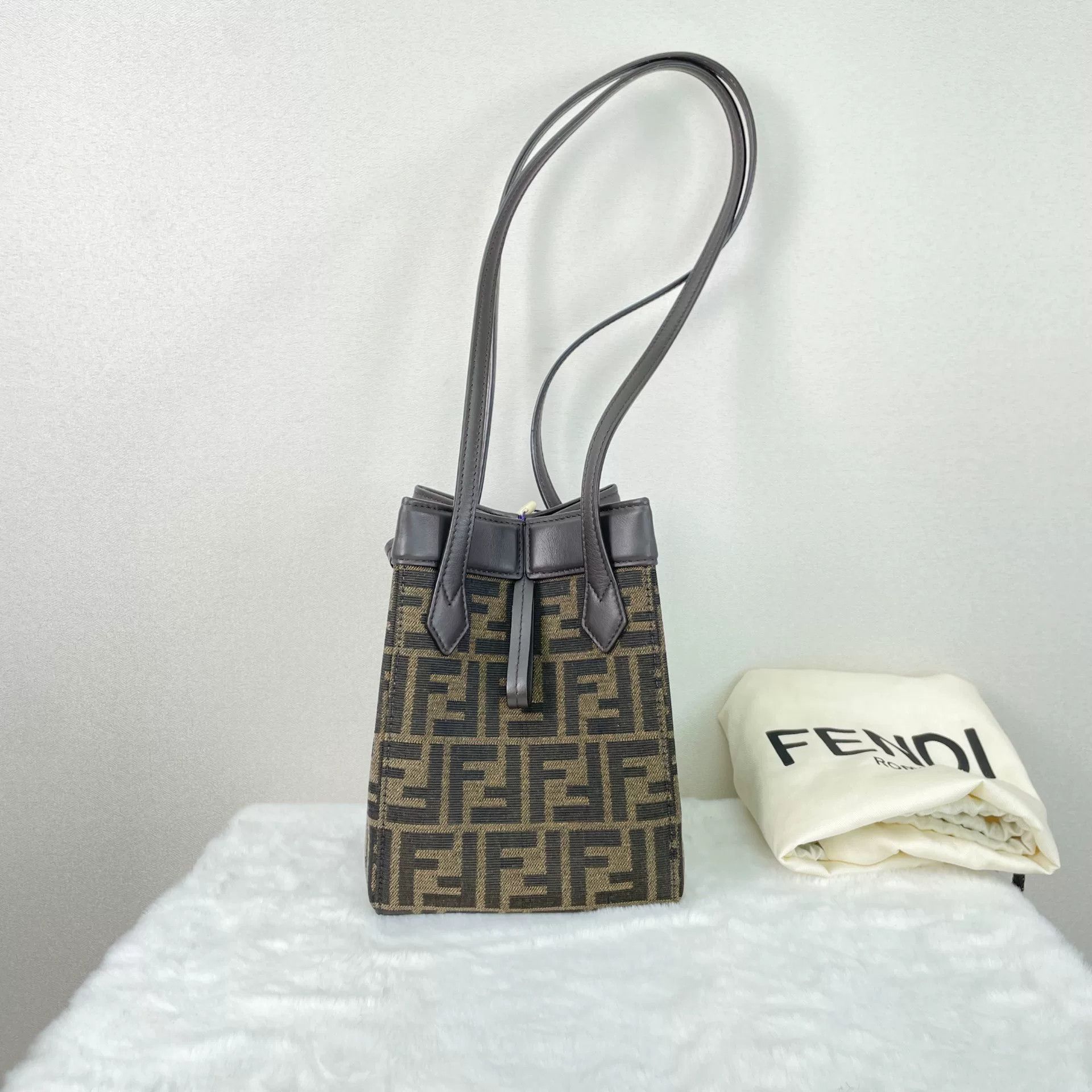 Fendi Pre-loved Bag Very good condition Size ONE SIZE - 2 Thumbnail