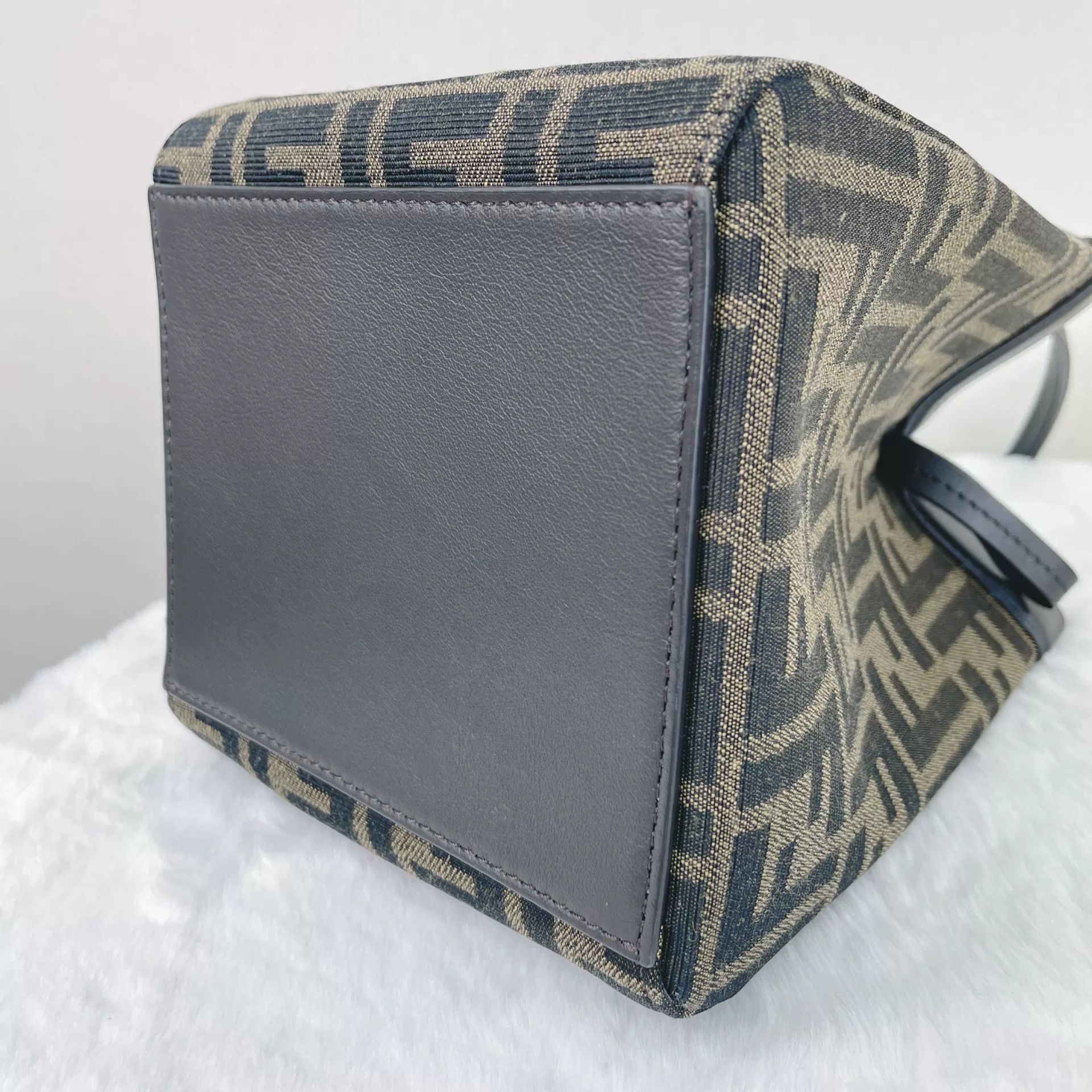Fendi Pre-loved Bag Very good condition Size ONE SIZE - 5 Thumbnail