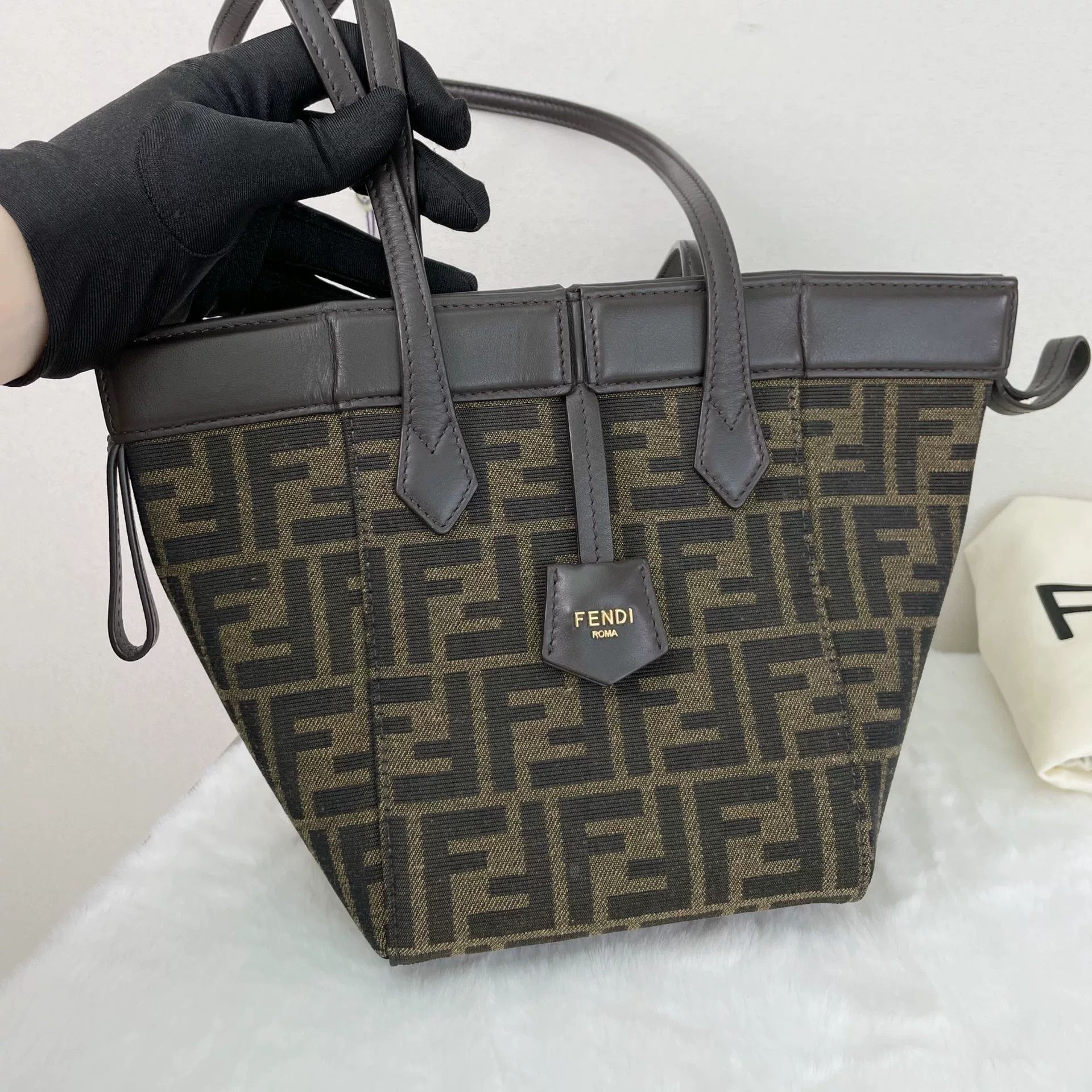Fendi Pre-loved Bag Very good condition Size ONE SIZE - 9 Thumbnail